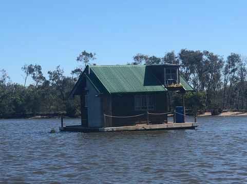 Boardwalk Boat Hire-努沙必去景点