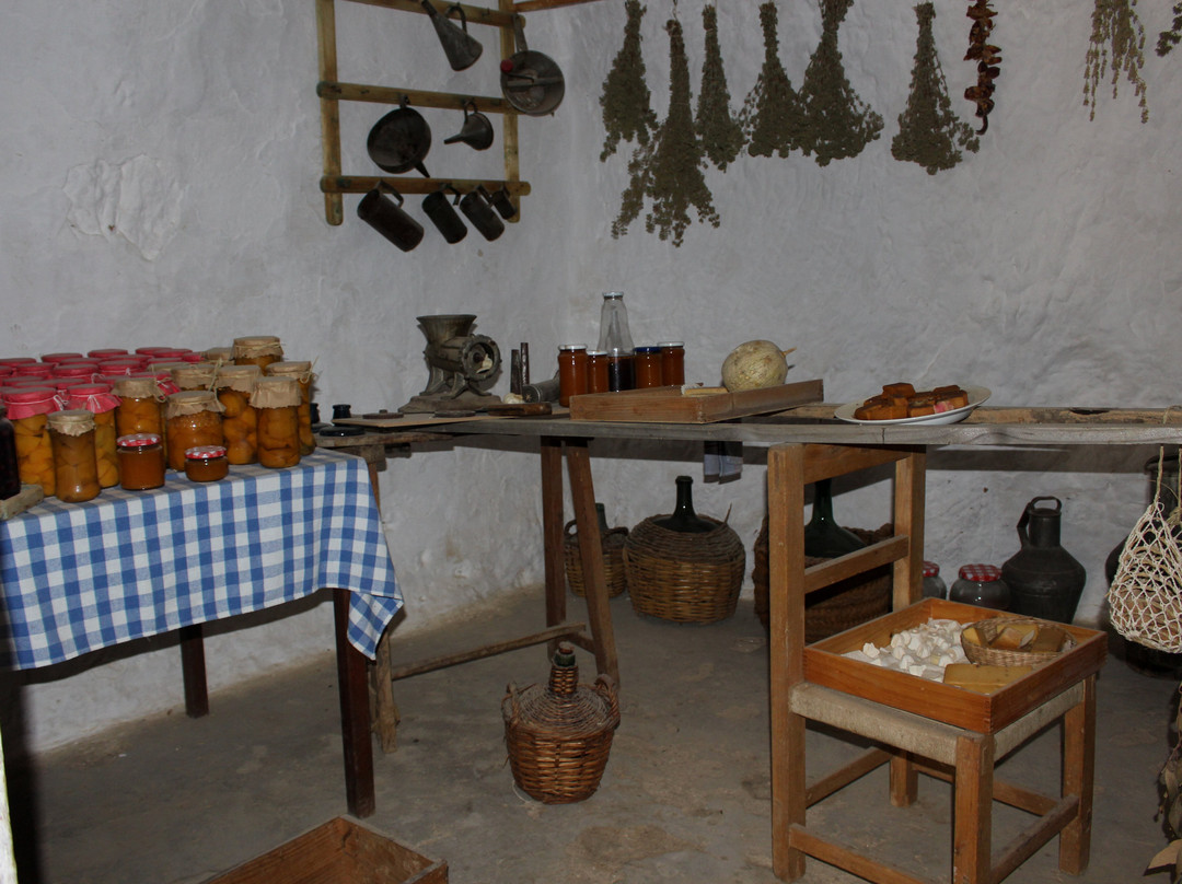 Cuevas Almagruz主图