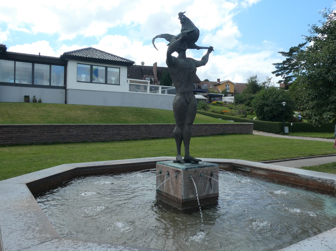 Statyn ''minnesbrunnen''