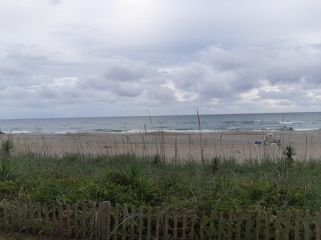 Crystal Coast Oceanfront Hotel主图