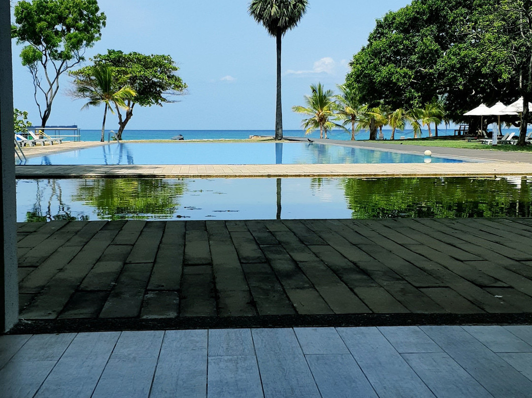 亭可马里查雅蓝光酒店主图