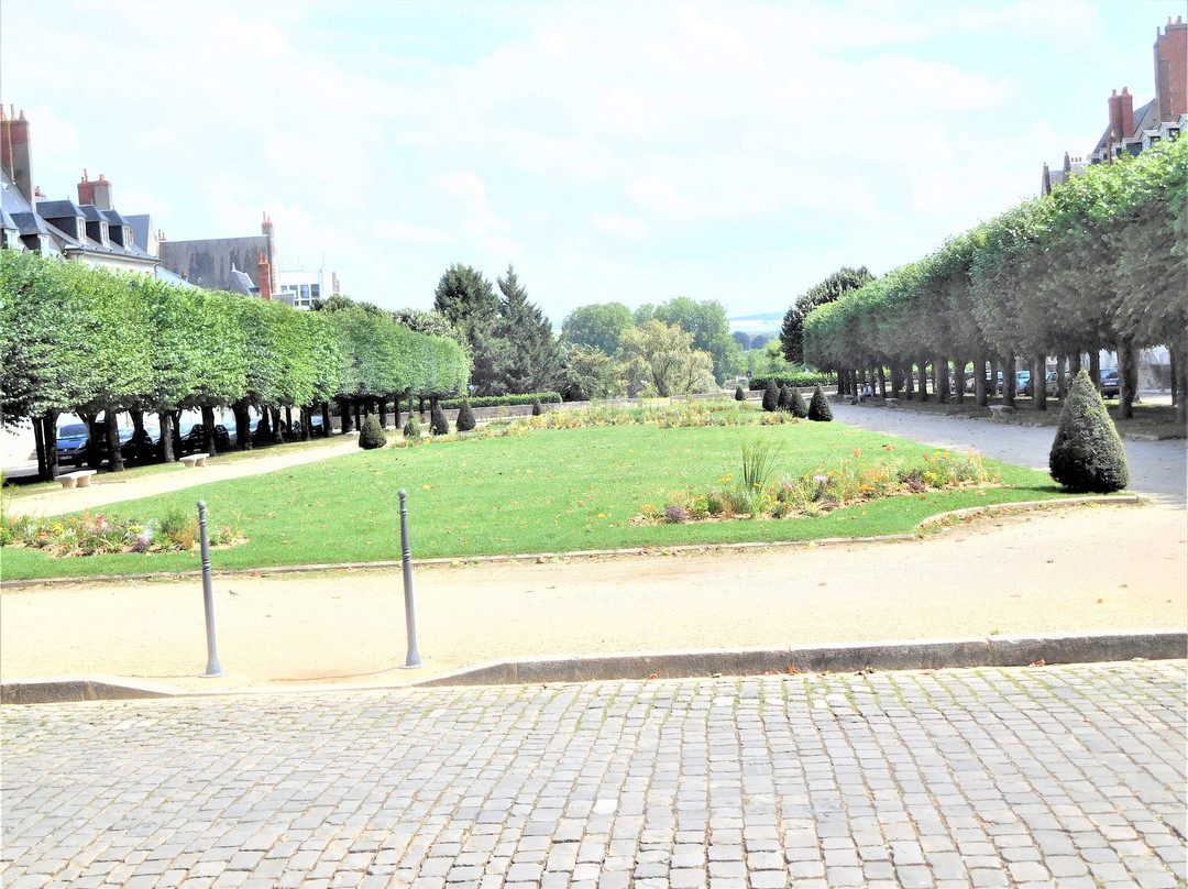 Place De La République-讷韦尔必去景点