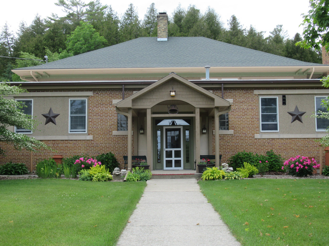 Baileys Harbor Schoolhouse Inn主图