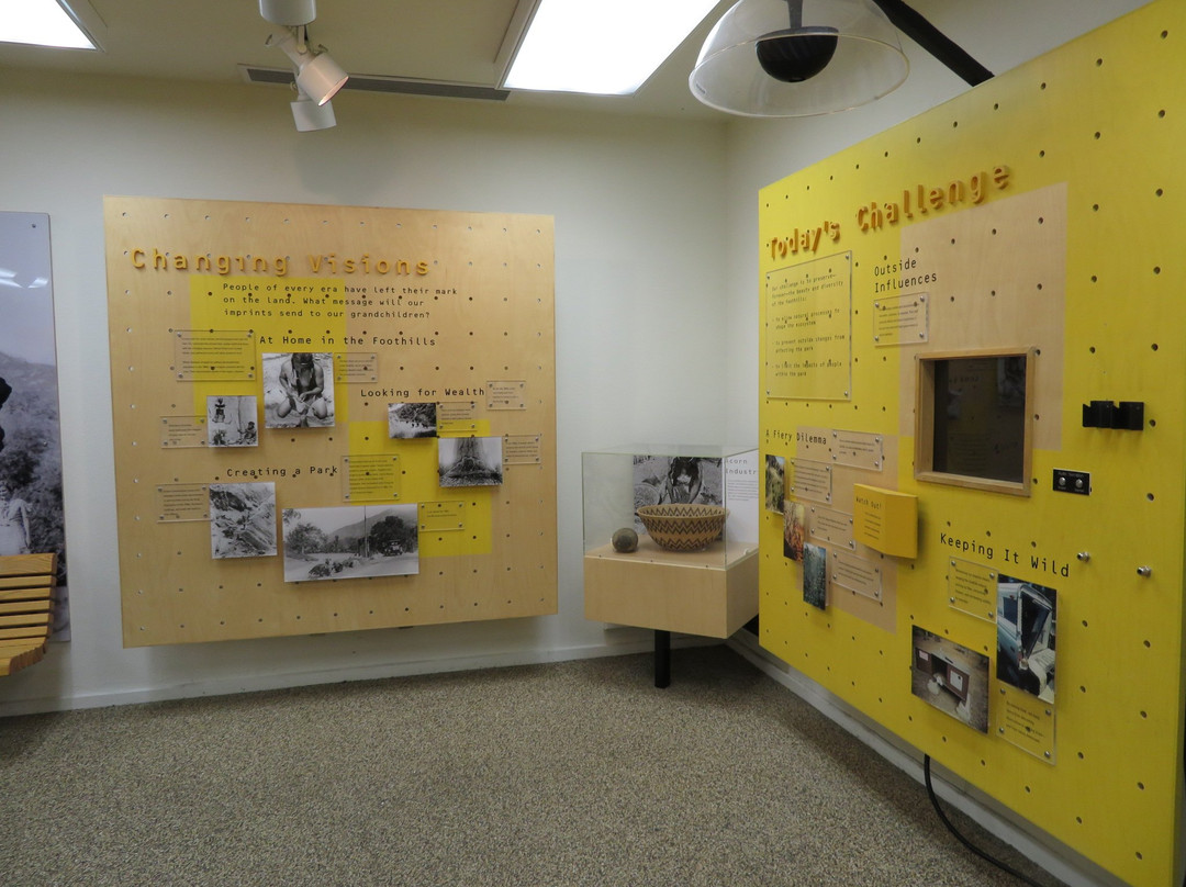 Foothills Visitor Center-Three Rivers必去景点