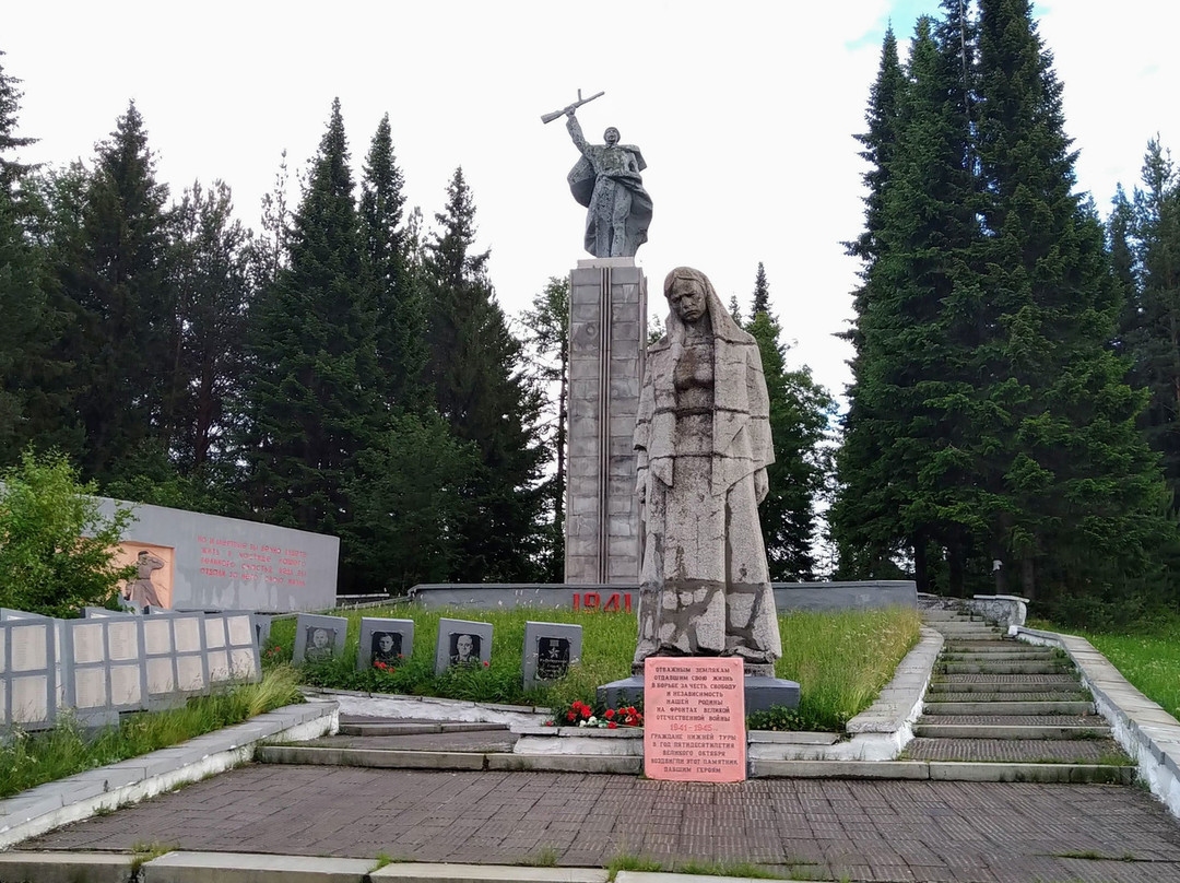 Crying Mother Victory Monument景点图片
