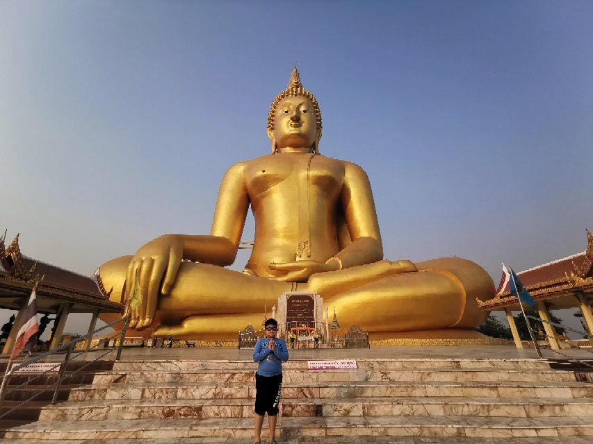Big Buddha at Wat Muang Temple景点图片