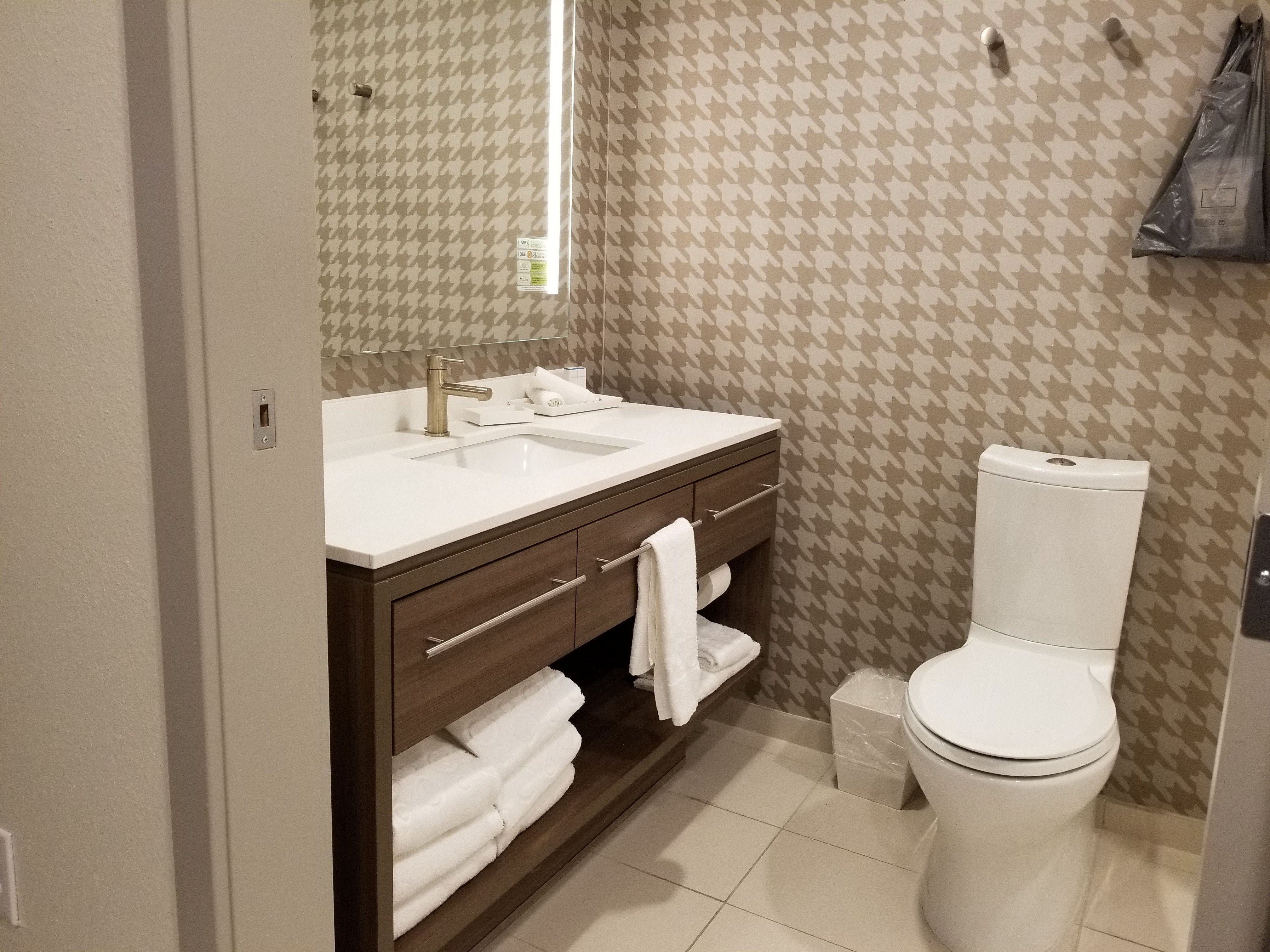 Home2 Suites by Hilton Warminster Horsham-浴室