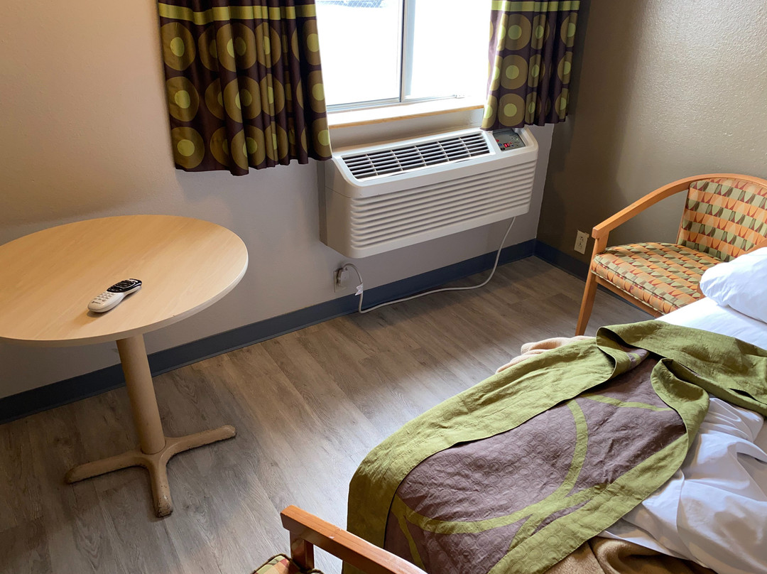 Super 8 by Wyndham Grants主图