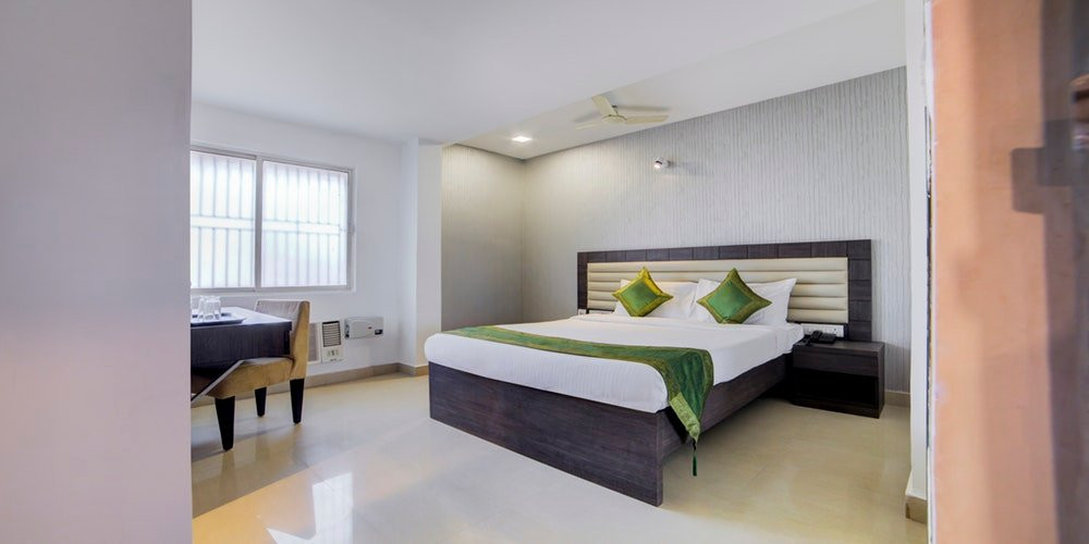 Treebo Trip White Woods主图