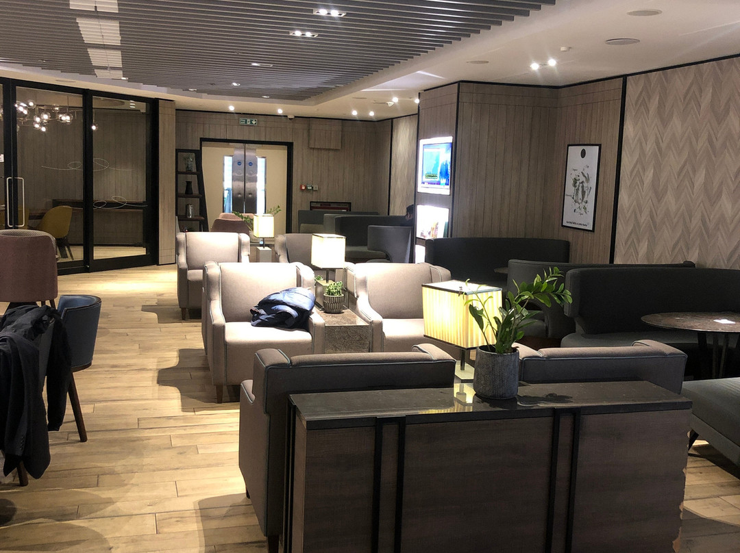 Plaza Premium Lounge LHR T4 Arrivals景点图片