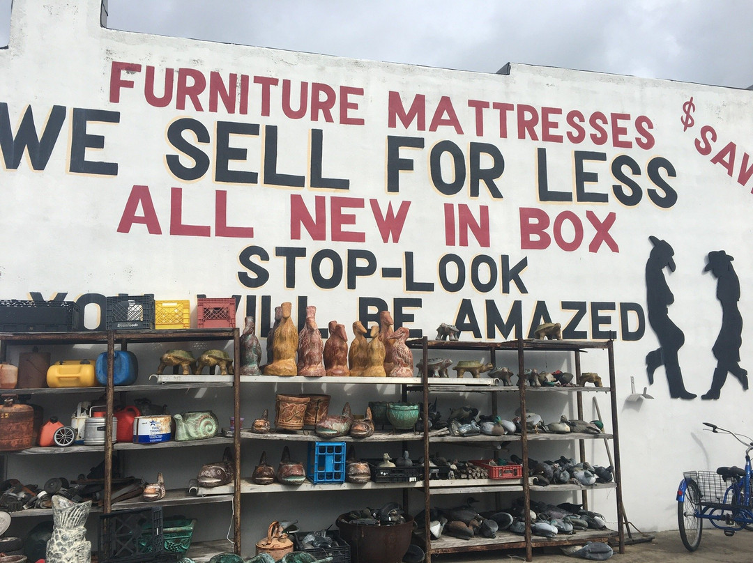 Busted Pot Junk Museum & Wells Discount Center-罗克波特必去景点