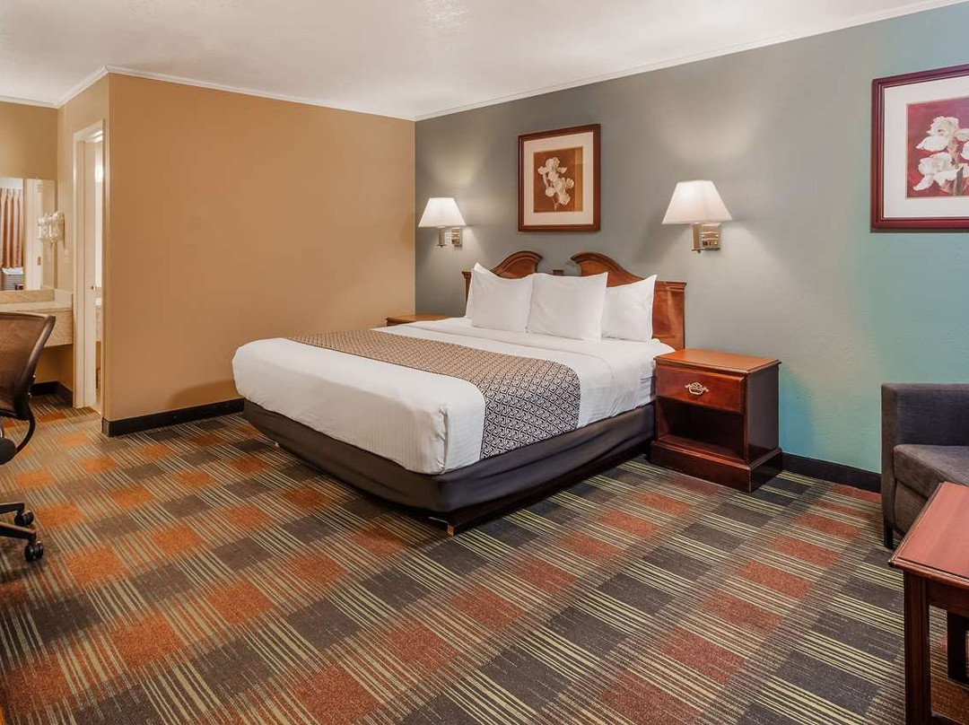 SureStay By Best Western Cameron主图