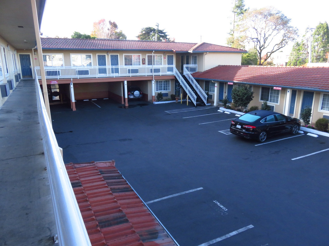 伯克利骑士酒店主图