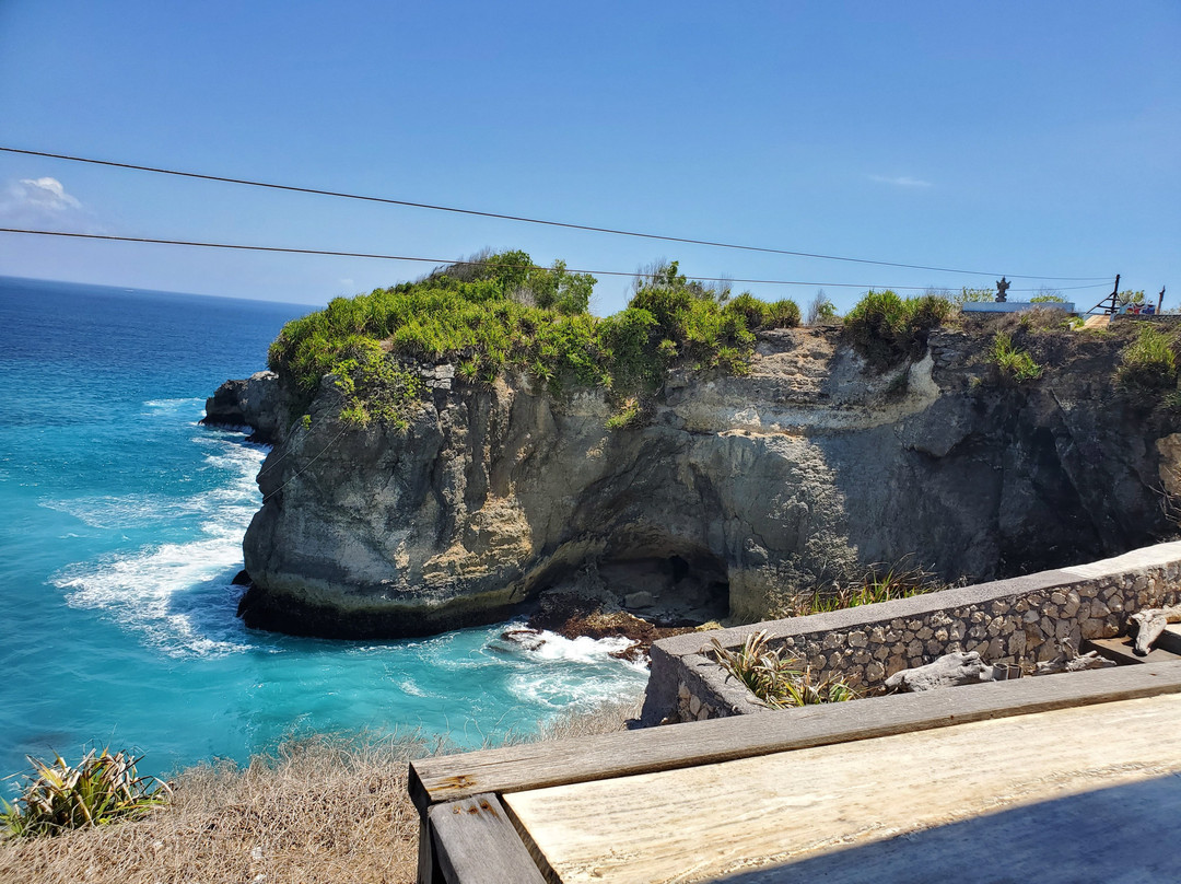 Abyss Zipline-努沙切宁安岛必去景点