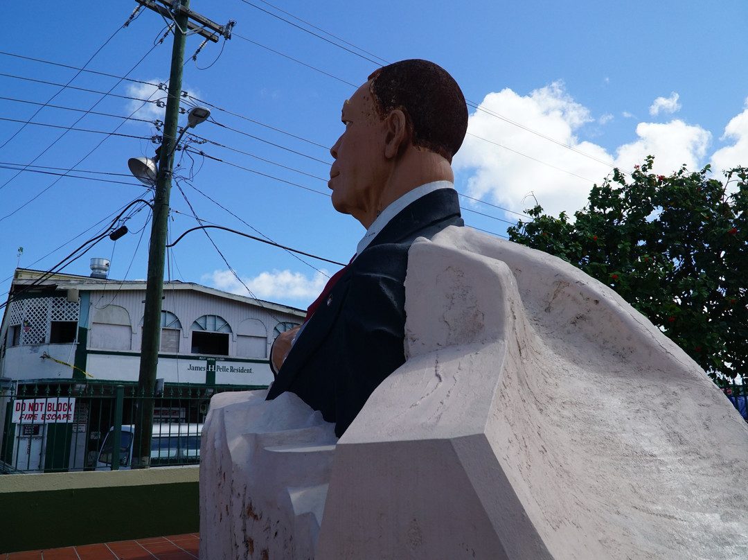 V C Bird Monument-圣 约翰必去景点