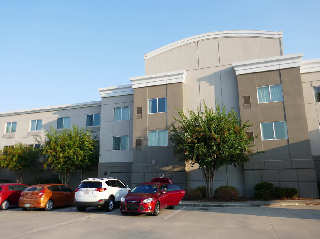 乌厄大酒店主图