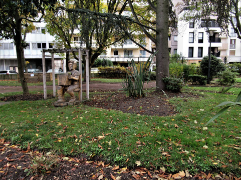 Square François Mitterrand-Bondy必去景点