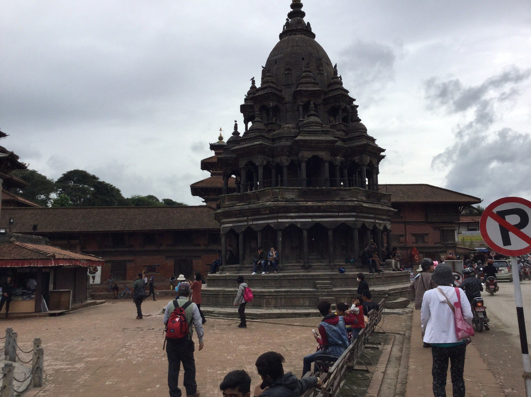 Krisnhna Mandir Temple (Chayasim Deval)景点图片