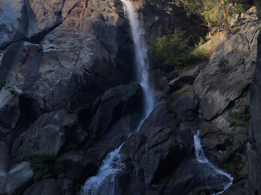 Grizzly Falls-红杉&国王峡谷国家公园必去景点