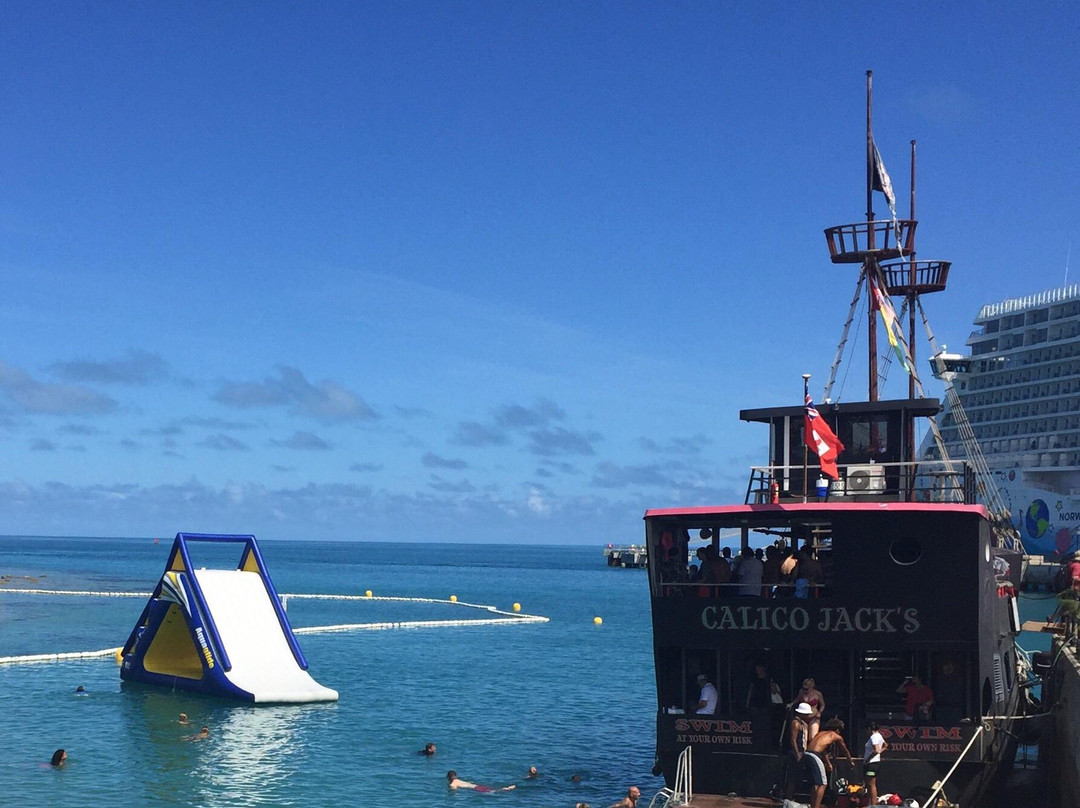 Calico Jack's Floating Bar-Somerset Village必去景点