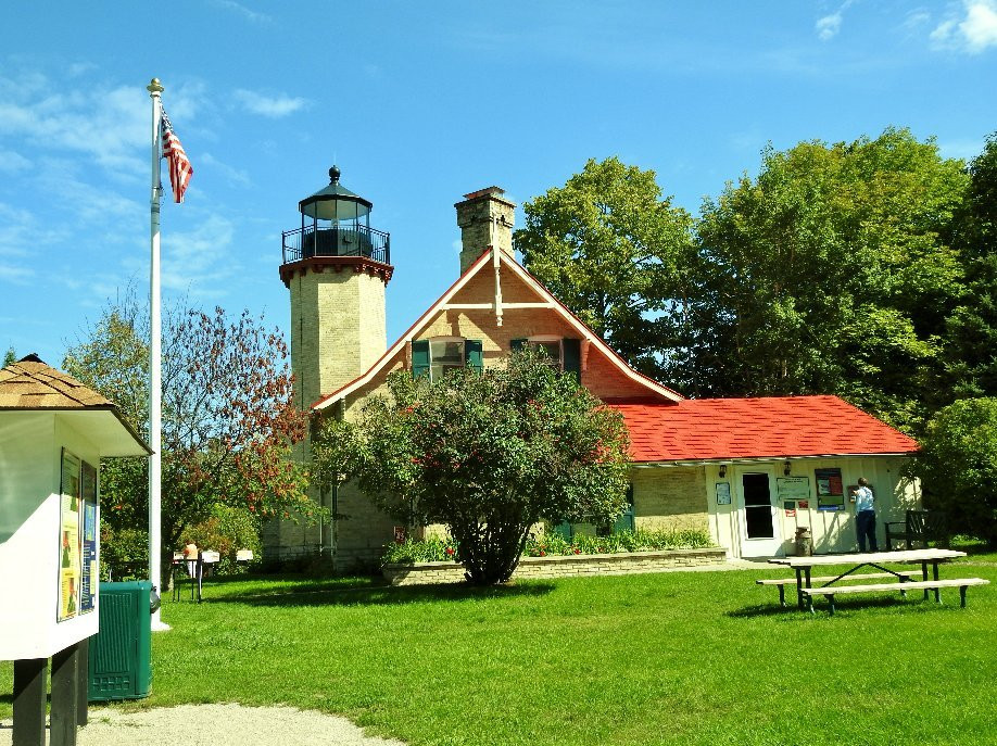 McGulpin Point Lighthouse & Historic Site景点图片