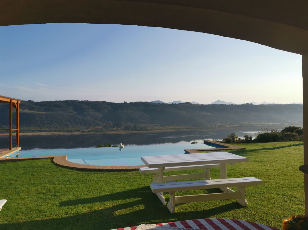 Chara Lakeside Lodge主图