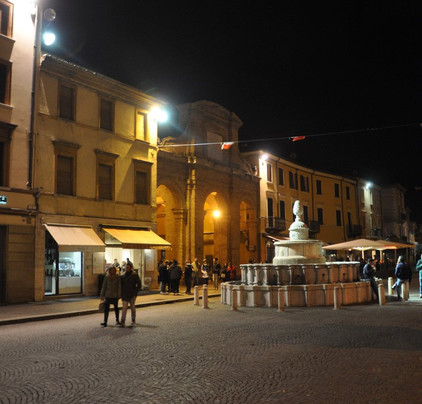 Fontana della Pigna-里米尼必去景点