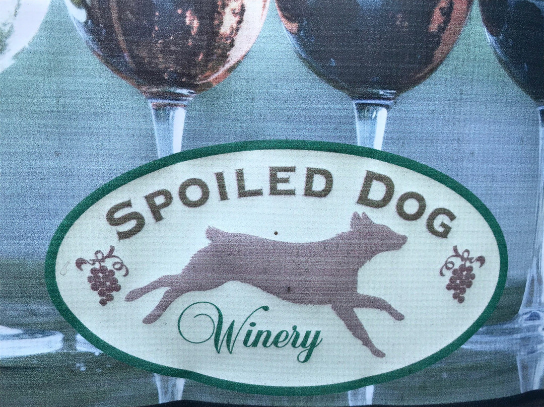 Spoiled Dog Winery景点图片