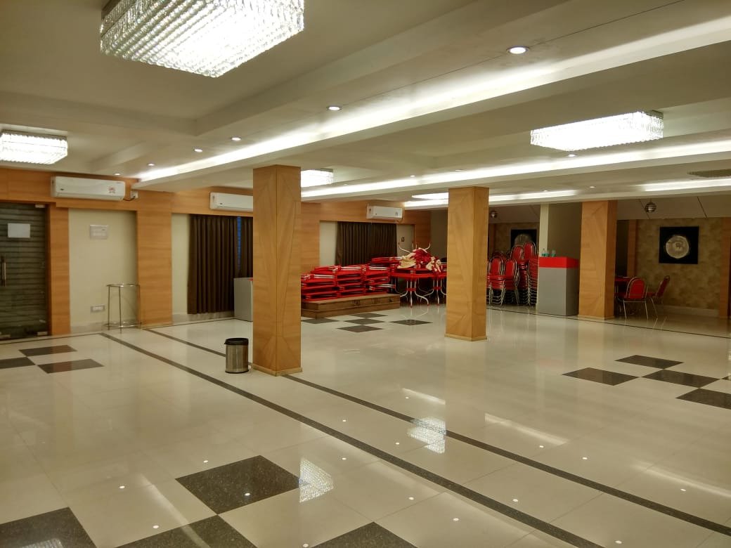 Oishi Plaza Hotel & Banquets-商务中心/多功能厅