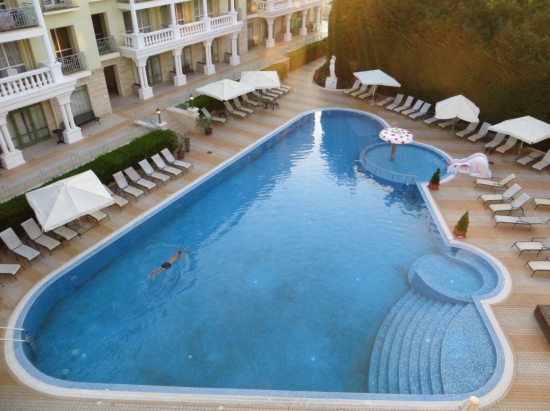 Romance Family Suites Hotel主图
