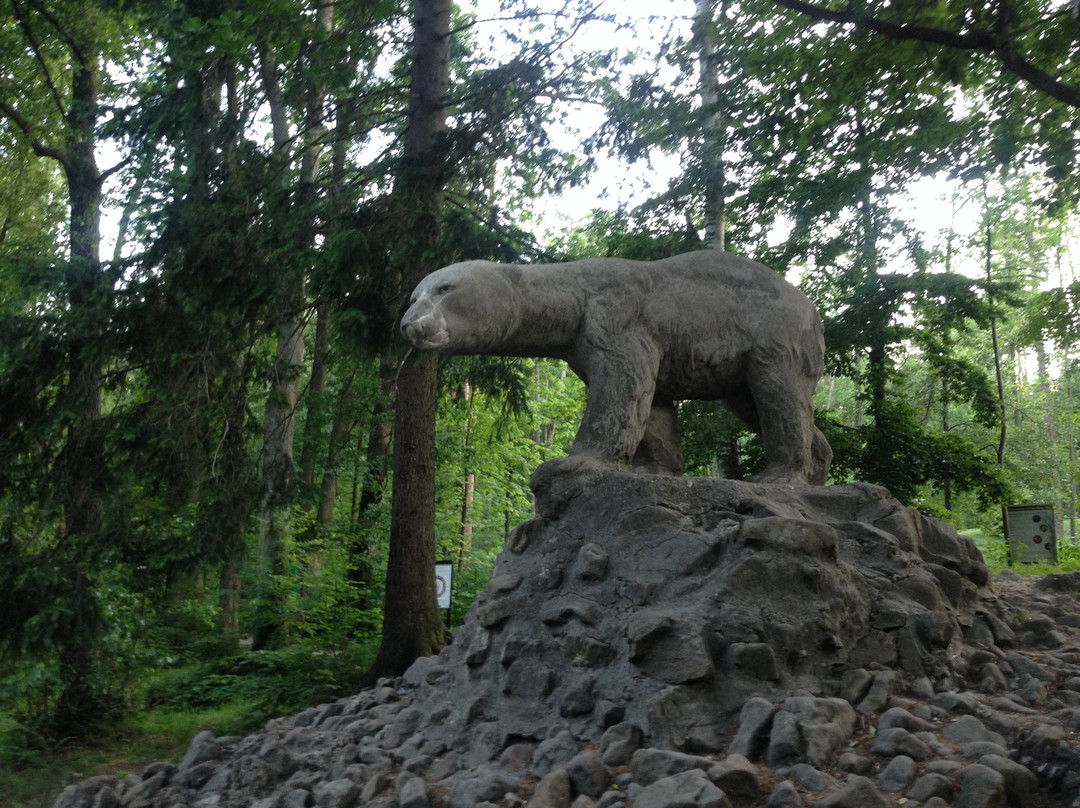 Bear Monument景点图片