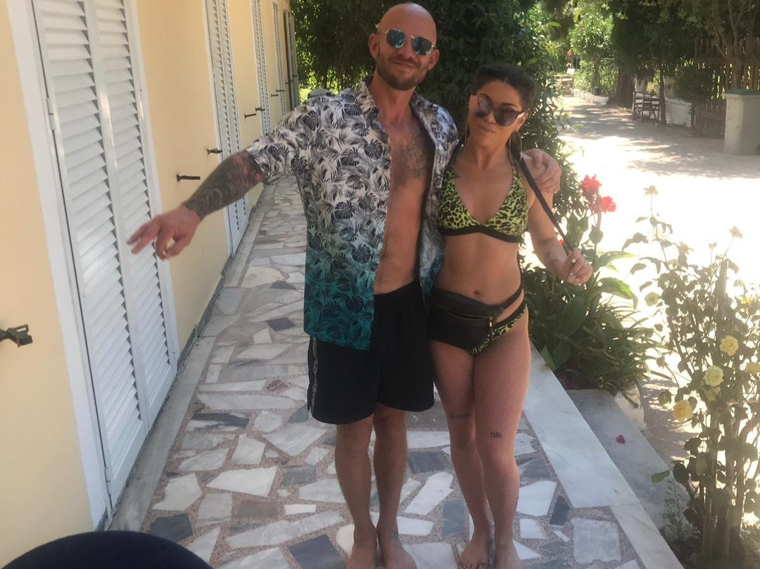 Splash Pool Bar主图