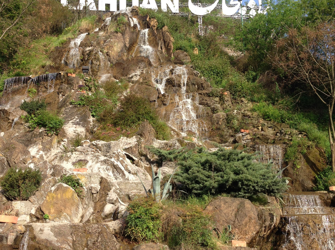 Lahijan Waterfall آبشار لاهیجان景点图片