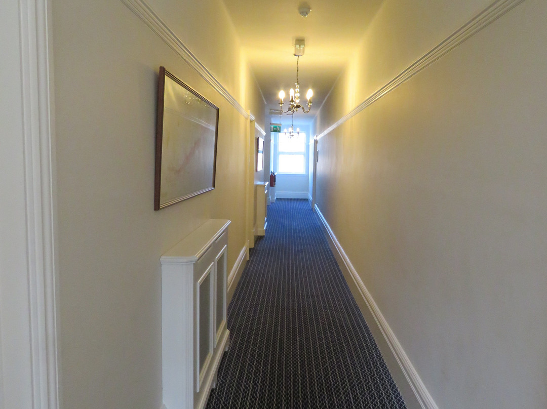 Hemswell Court主图