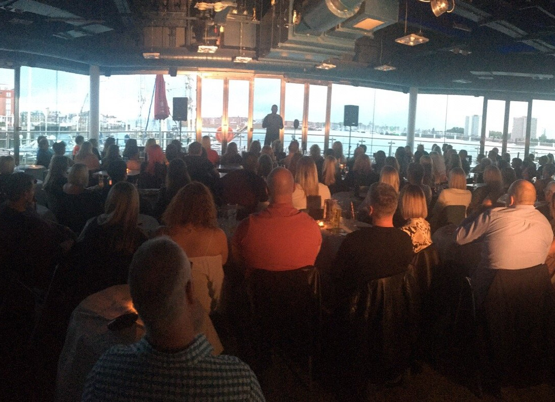 Spinnaker Tower Comedy Club-普兹茅斯必去景点