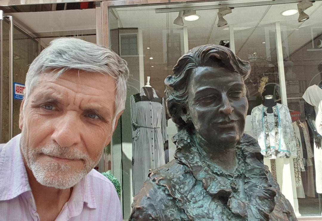 Escultura Carmen Conde-卡塔赫纳必去景点