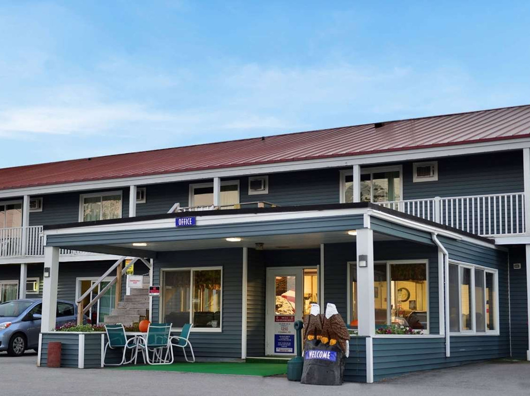 Colonial Inn Ellsworth主图