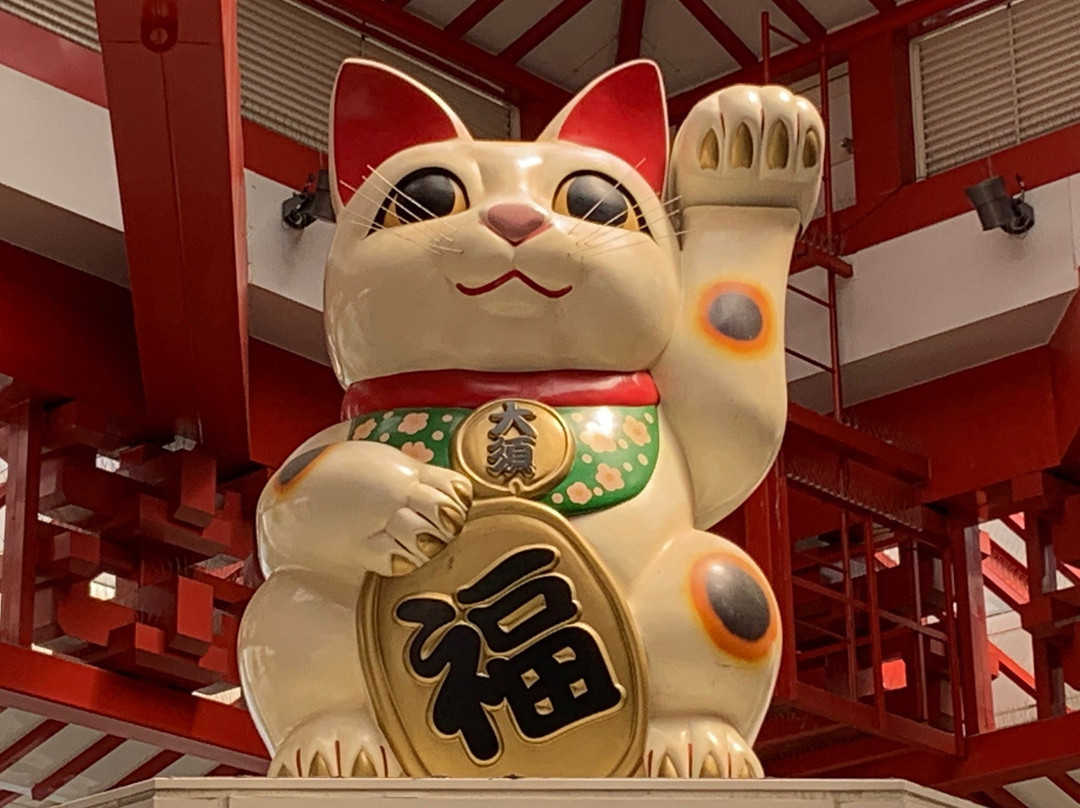 Great Beckoning Cat Statue-Osu必去景点