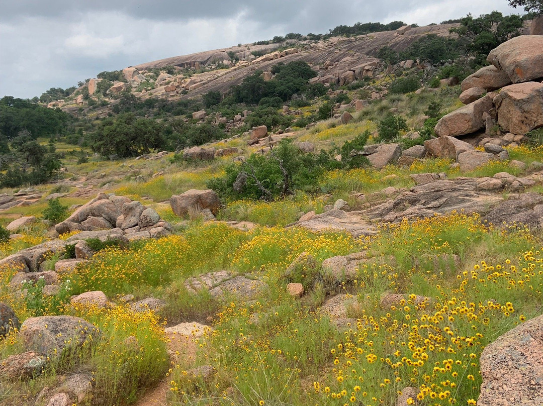 Enchanted Rock Cave-弗雷德里克斯堡必去景点