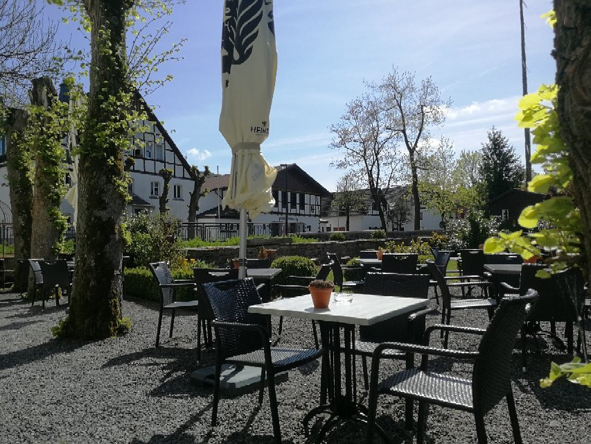 Sundern餐馆和美食-Coras Cafe