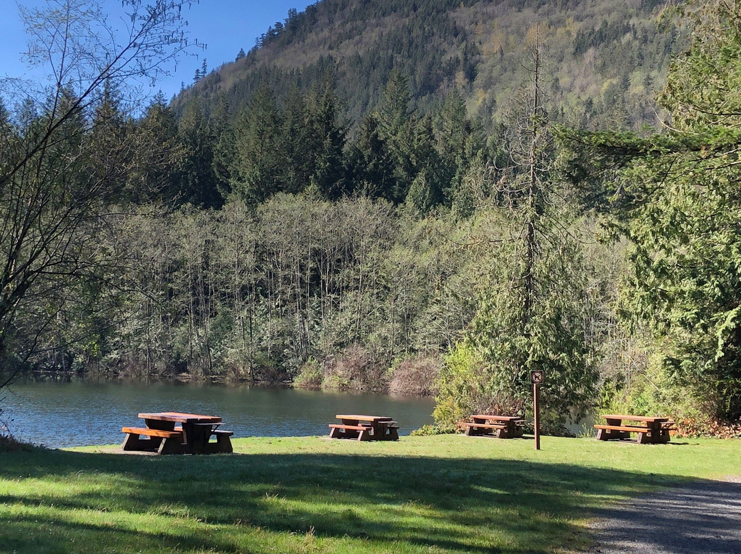 Hicks Lake-哈里逊温泉必去景点