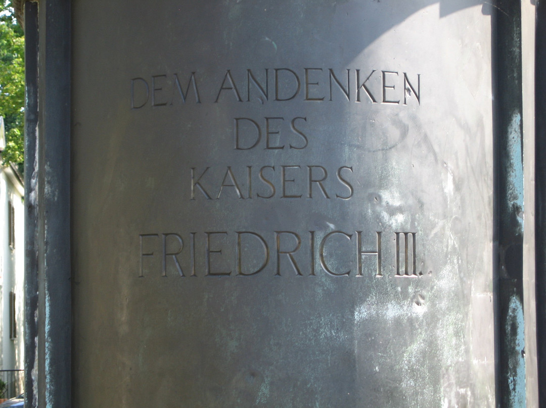 Kaiser Friedrich III Statue景点图片