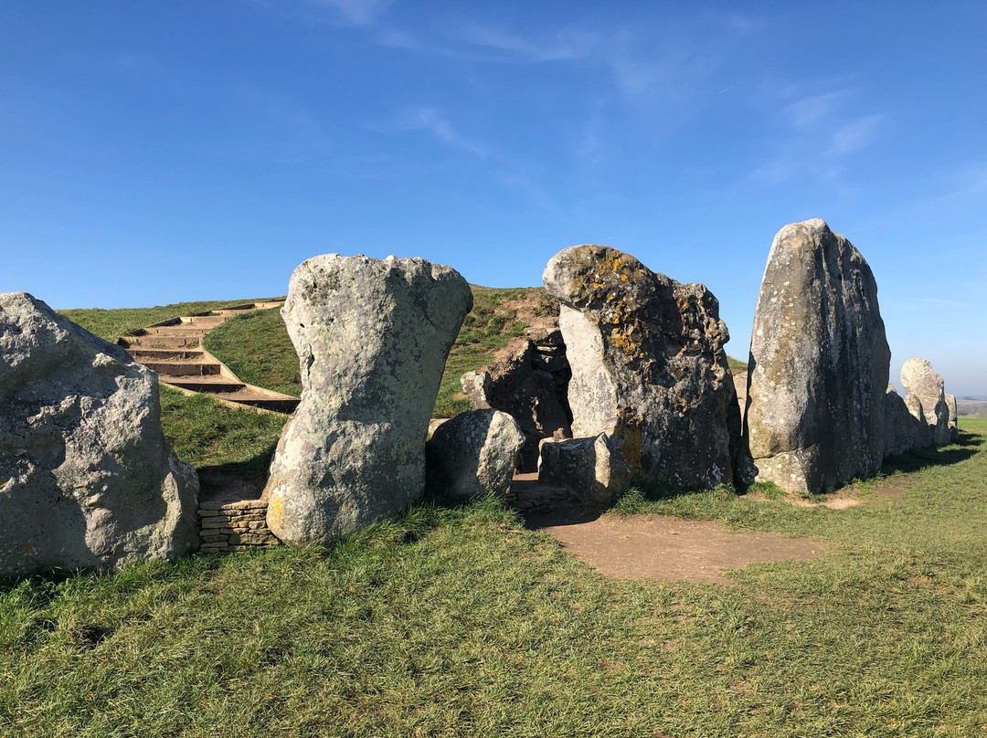 West Kennet Long Barrow景点图片