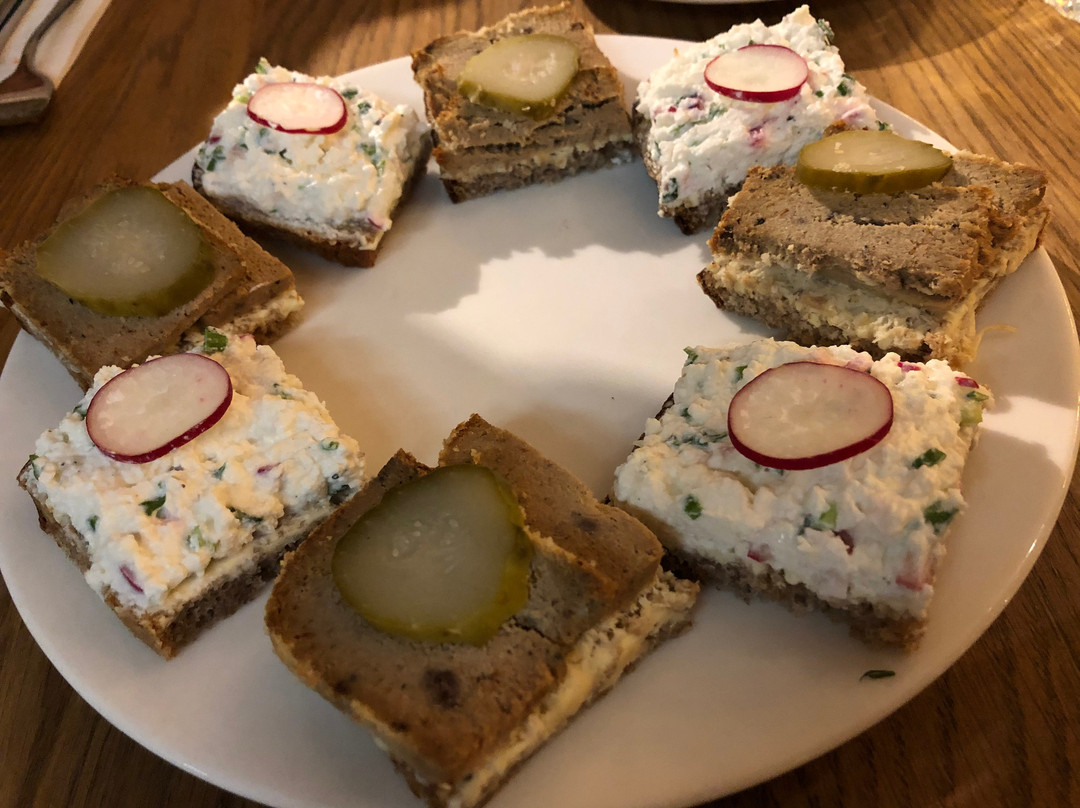 Delicious Warsaw Food & Vodka Tours-华沙必去景点