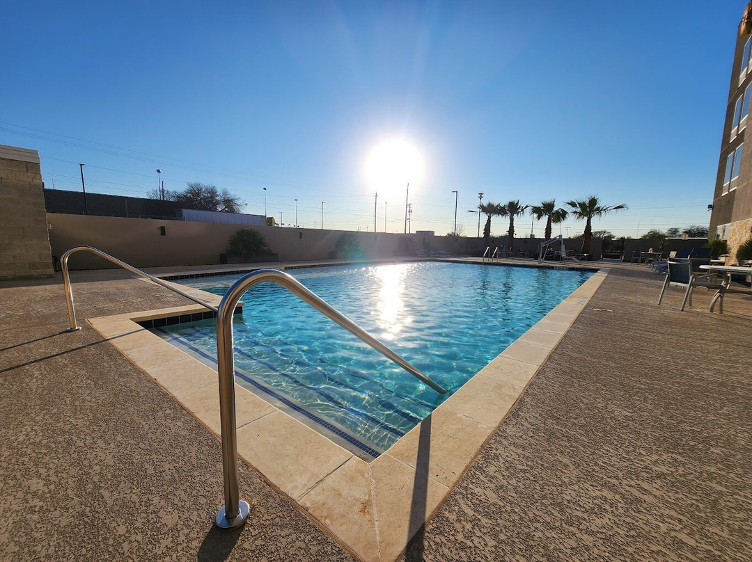 La Quinta Inn & Suites by Wyndham Del Rio主图