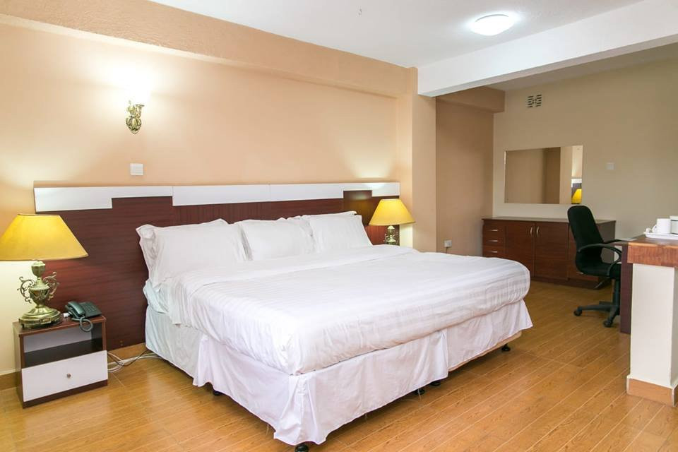 The Coconut Grill Hotel主图