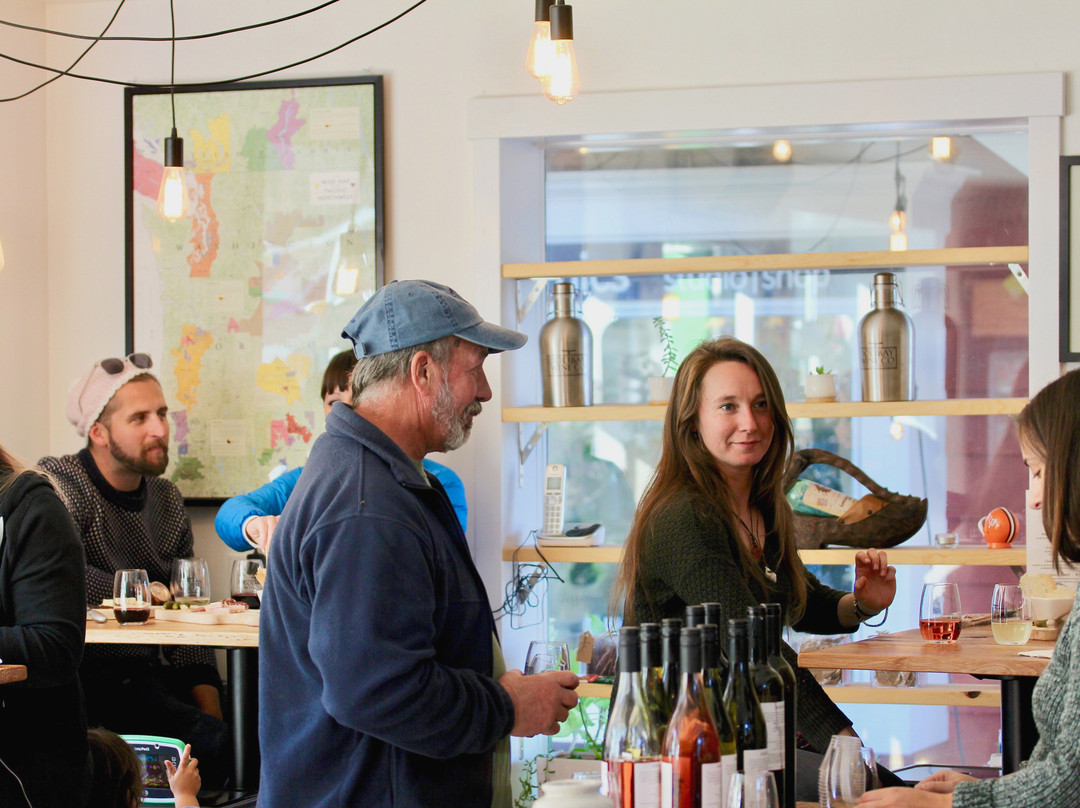 Doe Bay Wine Company景点图片