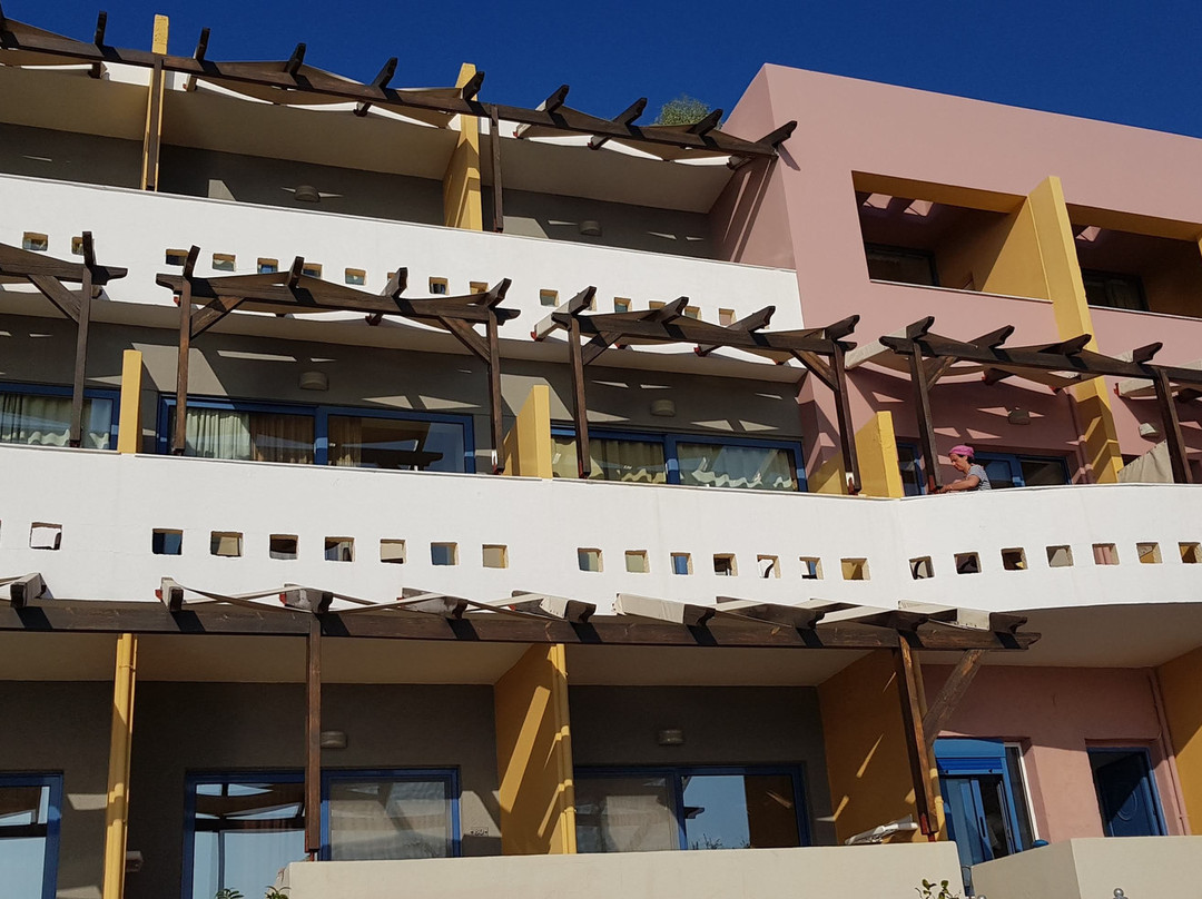 荷莱恩海滩酒店主图