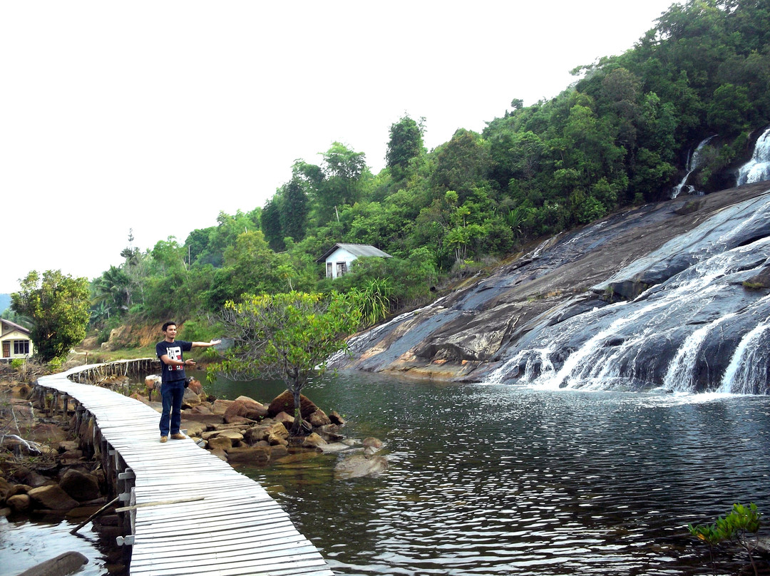 Temburun Waterfall景点图片