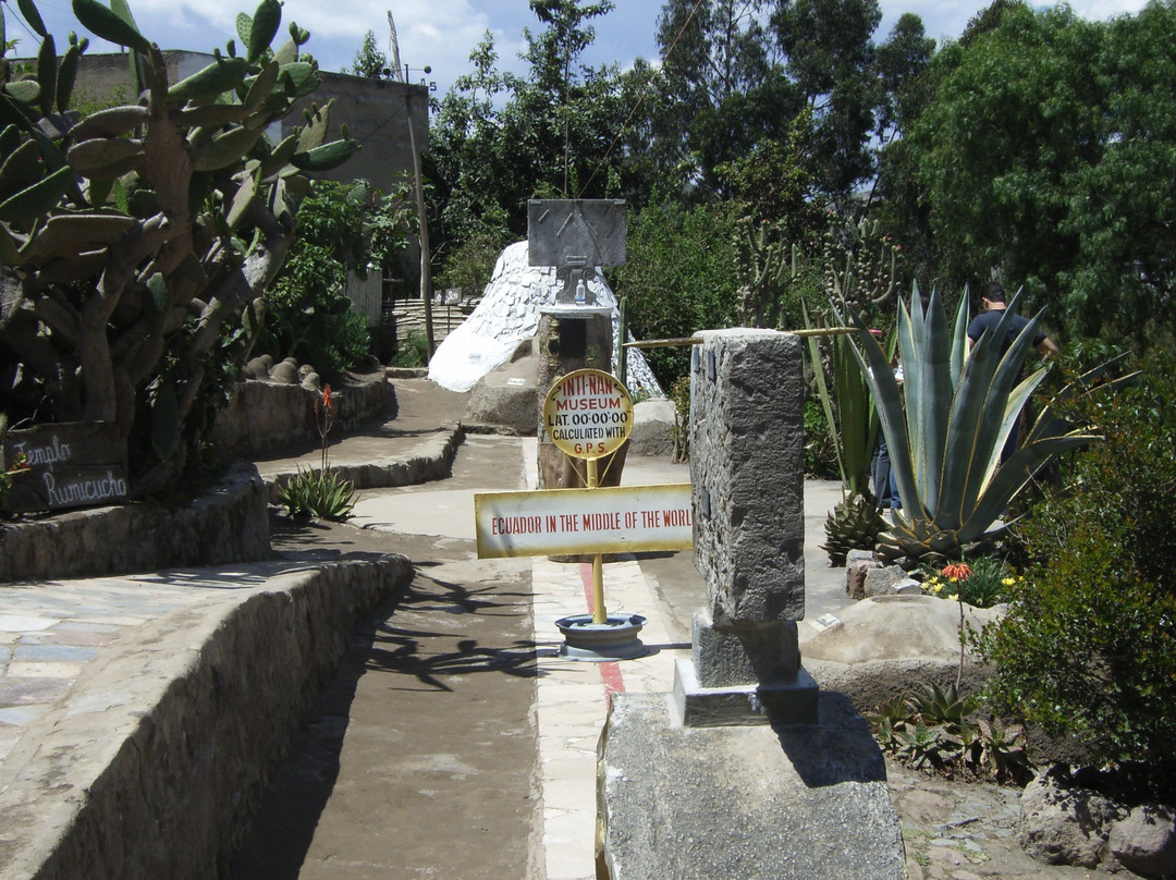 Mitad del Mundo Globe Guachalá-Cayambe必去景点